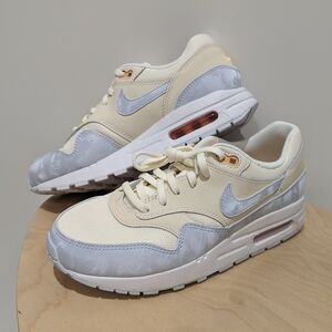 Nike Air Max 1 - Sz 7Y or Wmn's 8.5